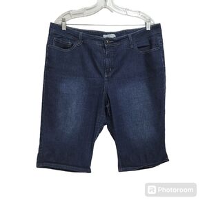 Cleo Every Body Blue Denim Shorts Size 16